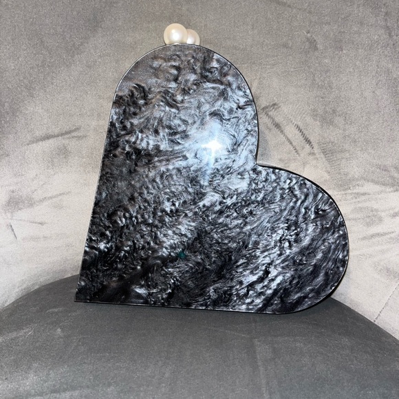 Marbled perspex heart shaped clutch bag - Picture 2 of 6